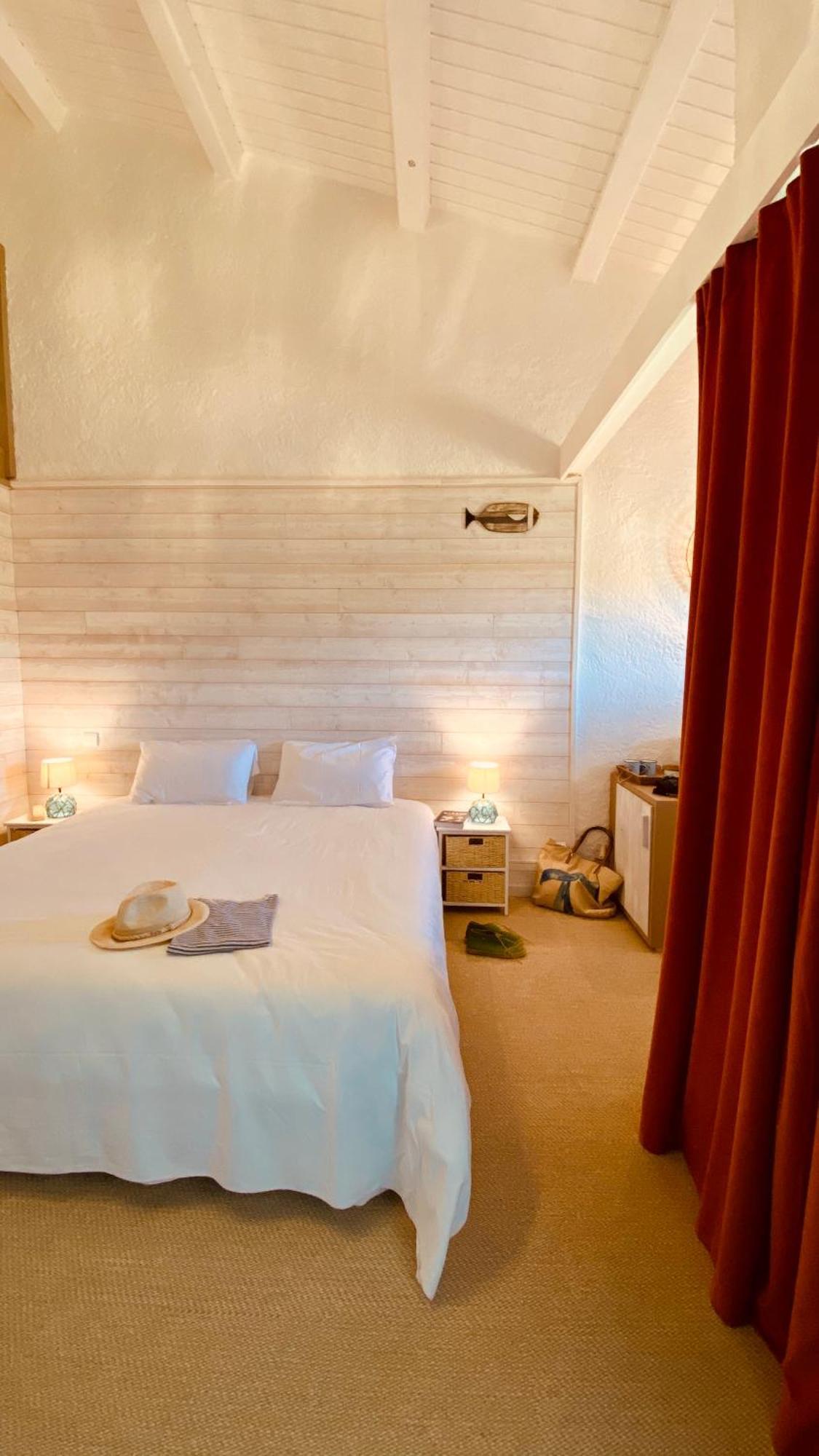 Hotel Ile De Lumiere ลาโกตินิแยร์ ภายนอก รูปภาพ
