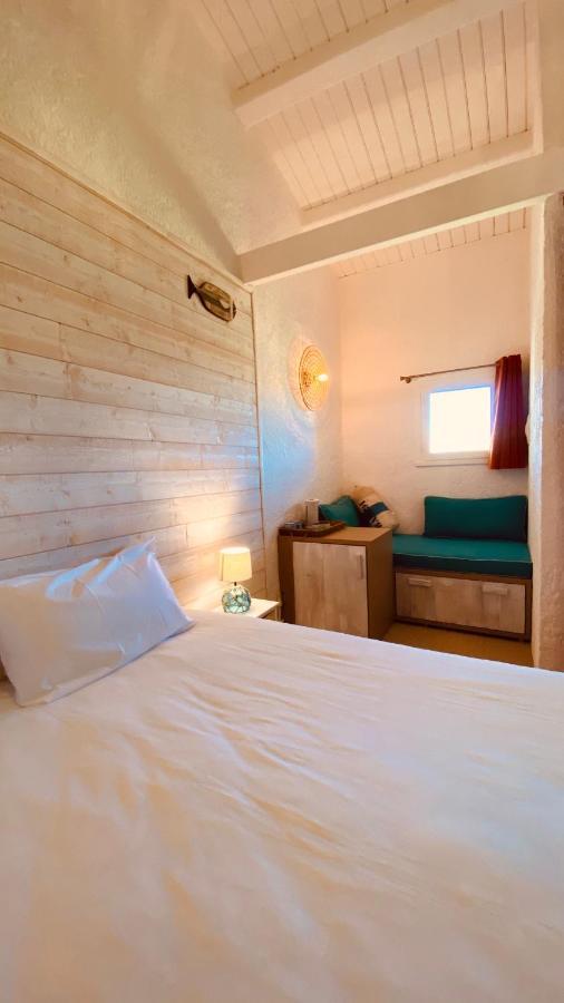 Hotel Ile De Lumiere ลาโกตินิแยร์ ภายนอก รูปภาพ