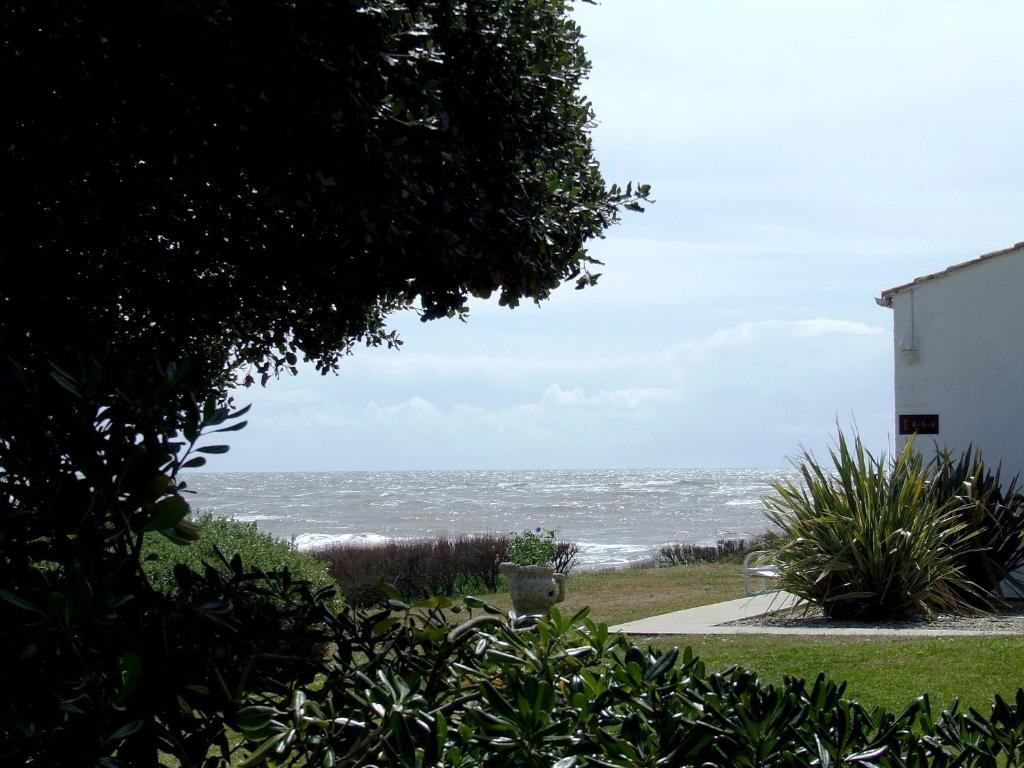 Hotel Ile De Lumiere ลาโกตินิแยร์ ภายนอก รูปภาพ